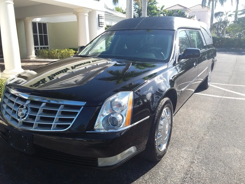 2010 Cadillac DTS - Image 11 of 21