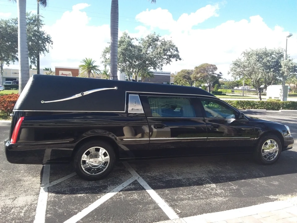 2010 Cadillac DTS - Image 5 of 21
