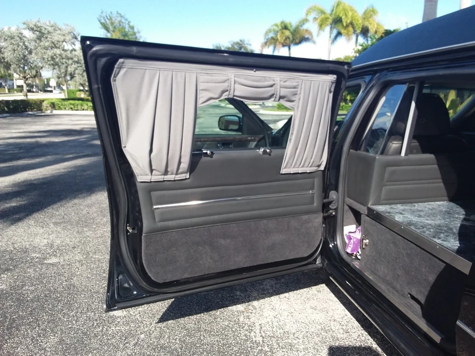 2010 Cadillac DTS - Image 10 of 21