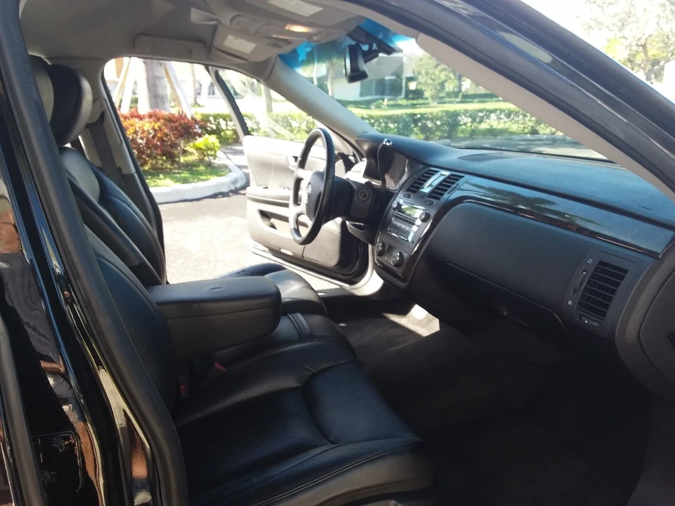 2010 Cadillac DTS - Image 18 of 21