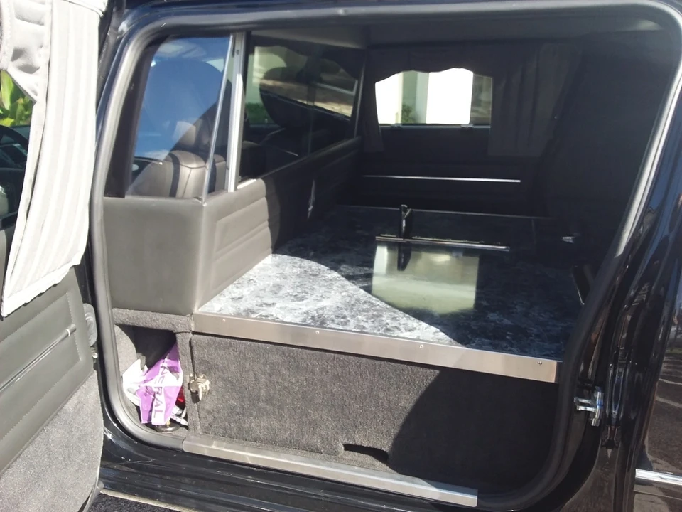 2010 Cadillac DTS - Image 7 of 21