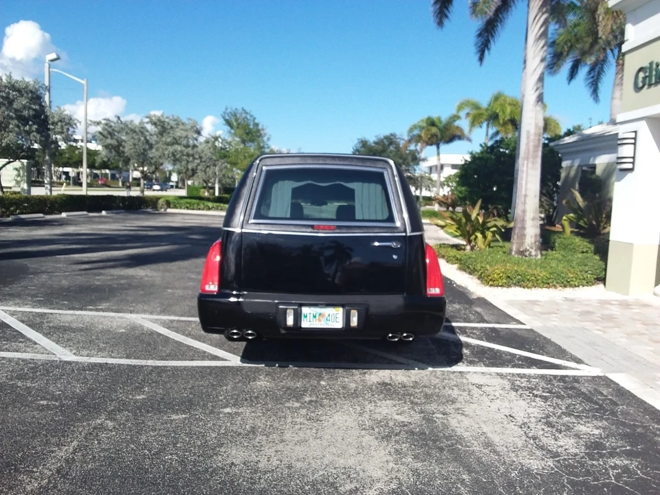 2010 Cadillac DTS - Image 4 of 21