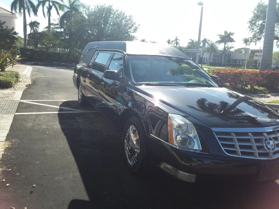 2010 Cadillac DTS - Image 2 of 21