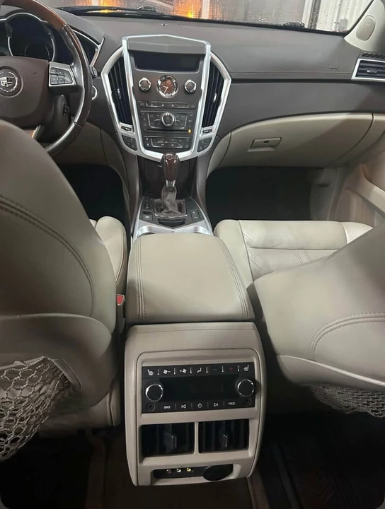 2010 Cadillac SRX - Image 11 of 18