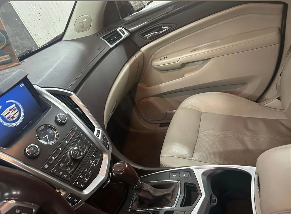 2010 Cadillac SRX - Image 12 of 18