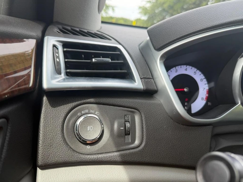 2010 Cadillac SRX - Image 10 of 21