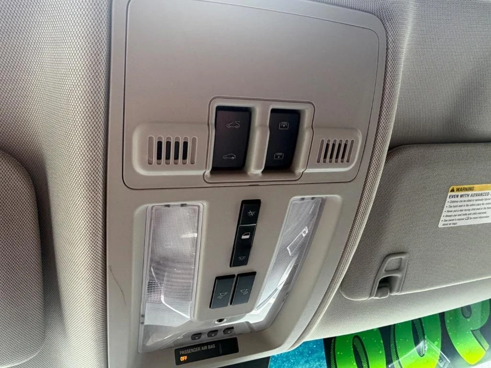 2010 Cadillac SRX - Image 17 of 21