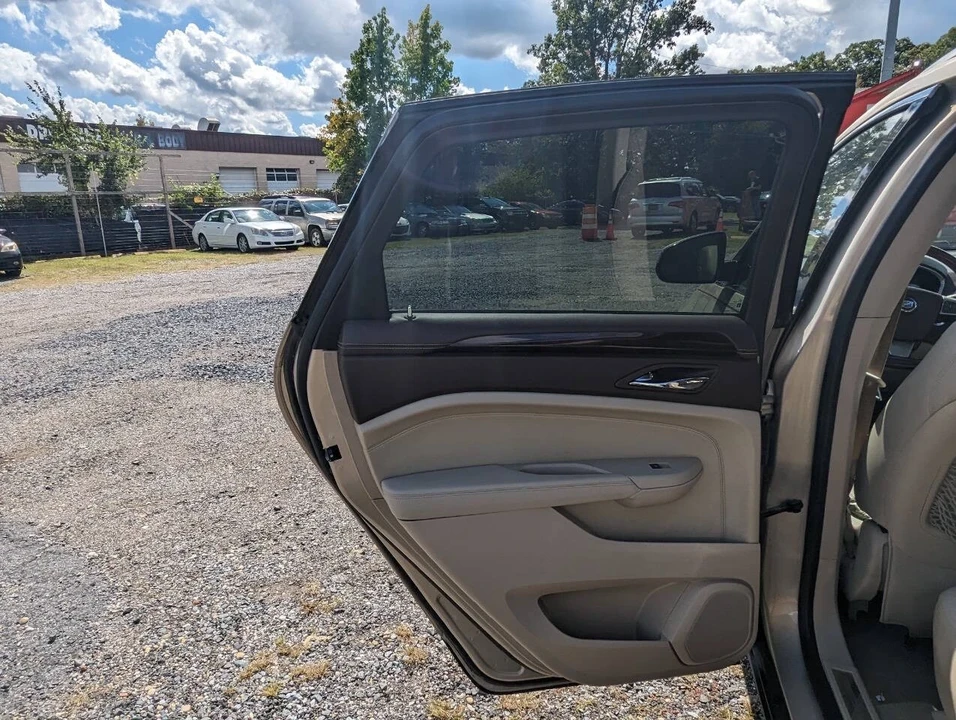 2010 Cadillac SRX - Image 18 of 21
