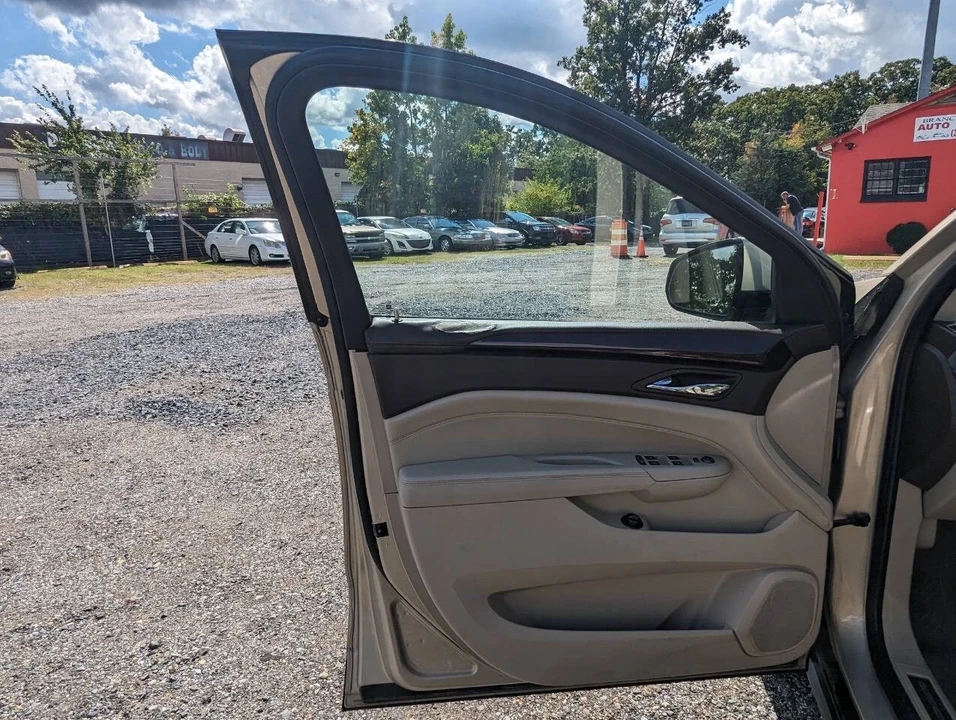 2010 Cadillac SRX - Image 19 of 21