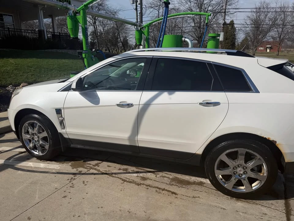 2010 Cadillac SRX - Image 2 of 8