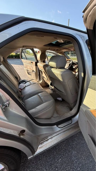 2010 Cadillac STS - Image 9 of 10