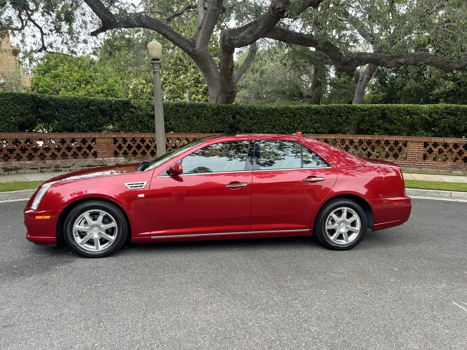 2010 Cadillac STS - Image 14 of 31