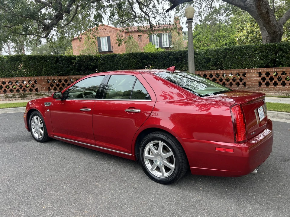 2010 Cadillac STS - Image 12 of 31