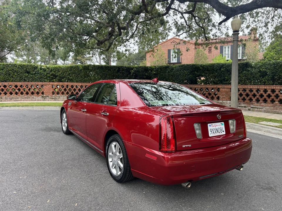 2010 Cadillac STS - Image 13 of 31