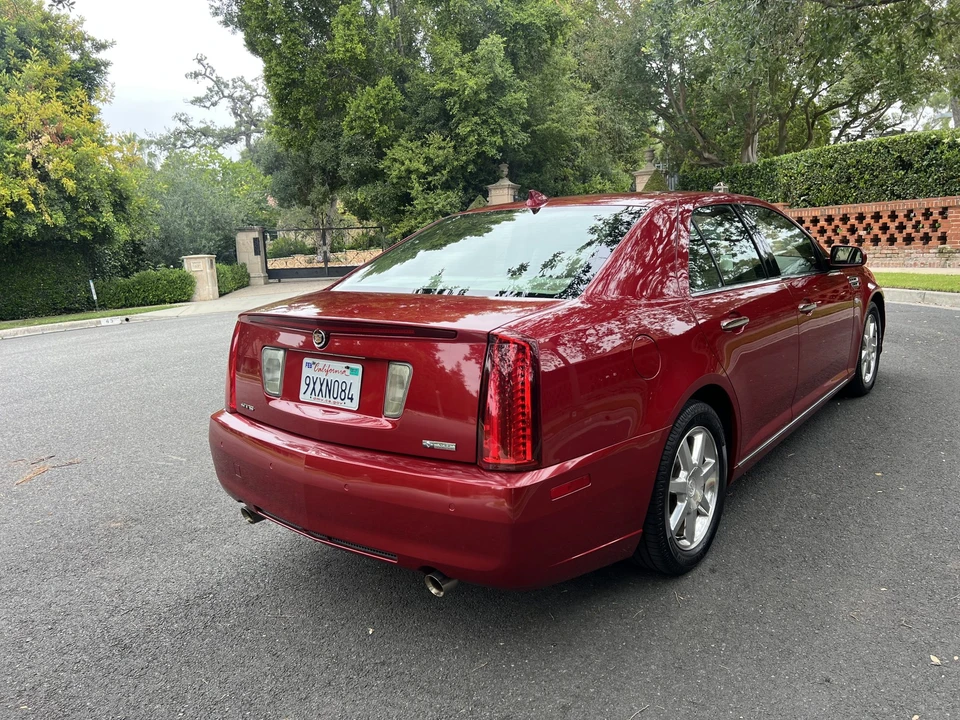 2010 Cadillac STS - Image 9 of 31