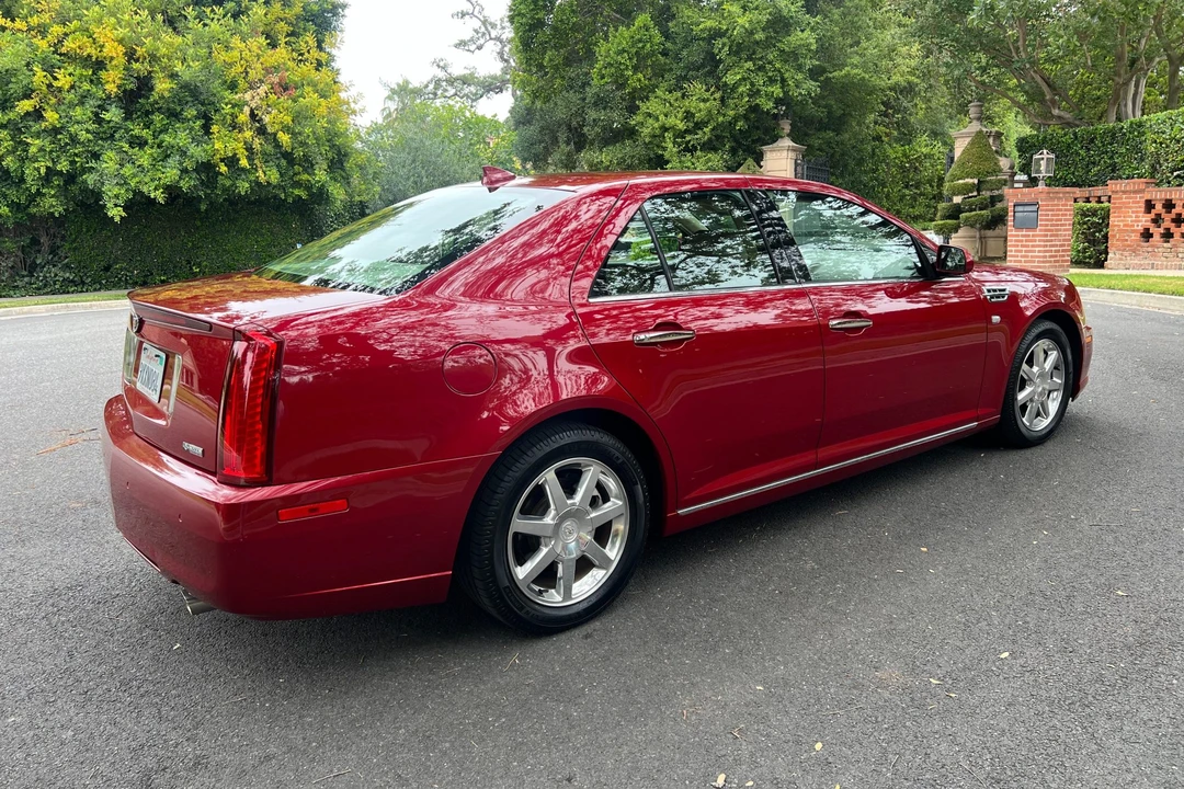 2010 Cadillac STS - Image 8 of 31