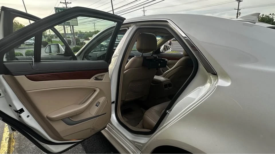 2010 Cadillac CT4 - Image 9 of 15