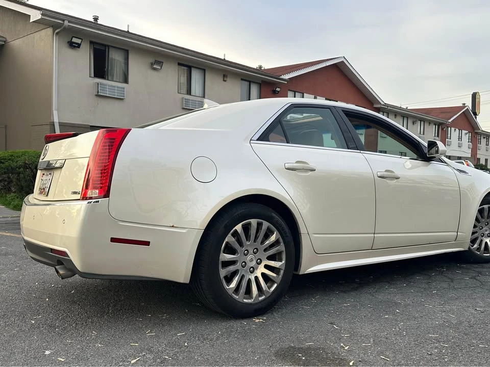 2010 Cadillac CT4 - Image 5 of 15