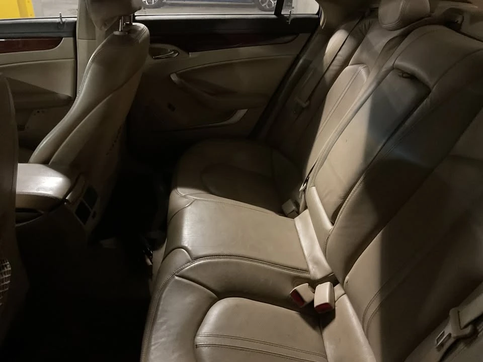 2010 Cadillac DTS - Image 8 of 9