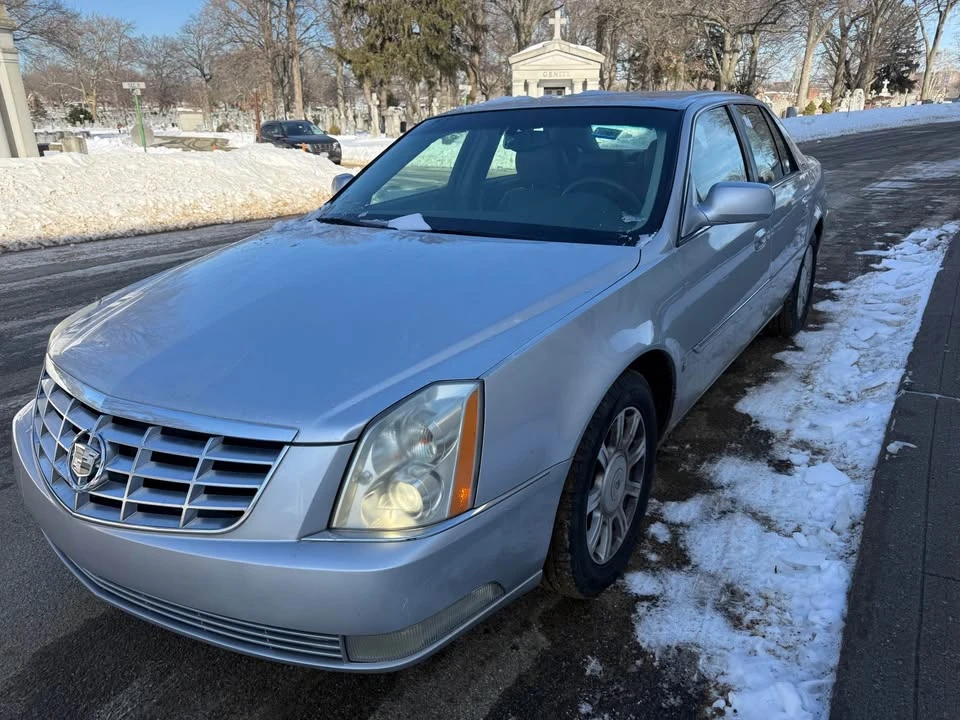 2010 Cadillac DTS - Image 2 of 9