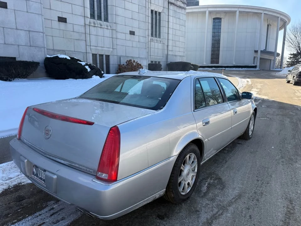 2010 Cadillac DTS - Image 3 of 9