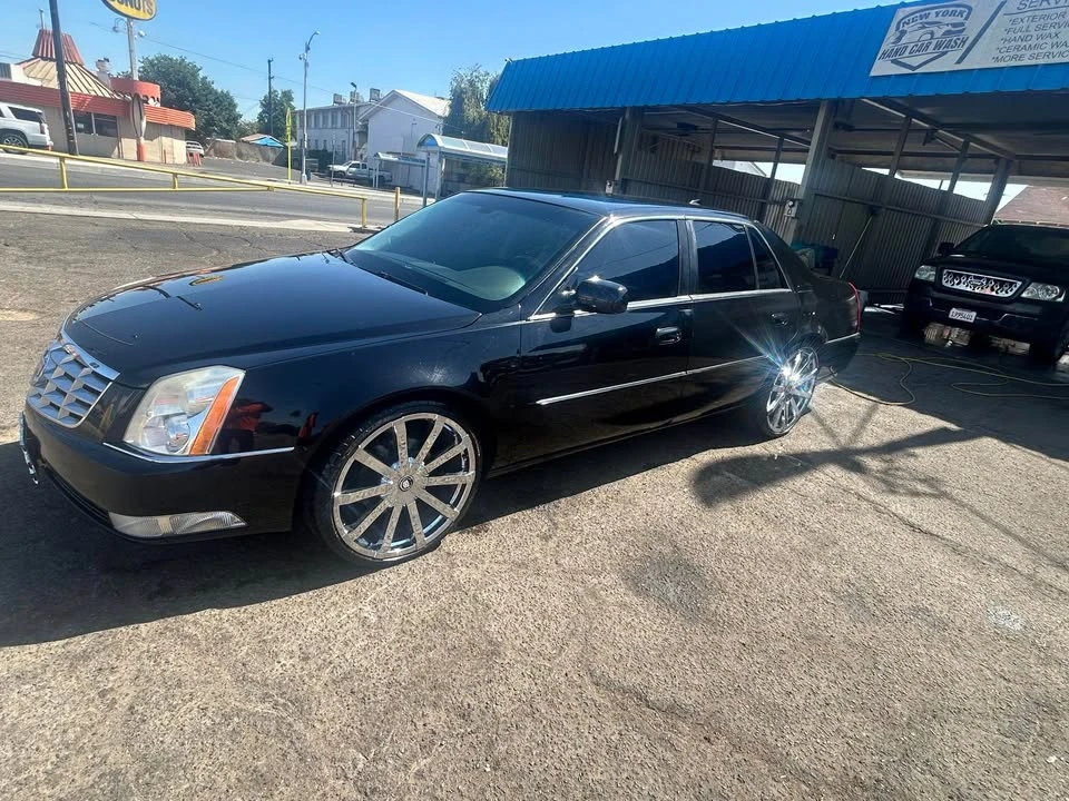 2010 Cadillac DTS - Image 2 of 4