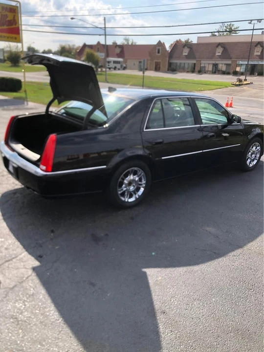 2010 Cadillac DTS - Image 2 of 5