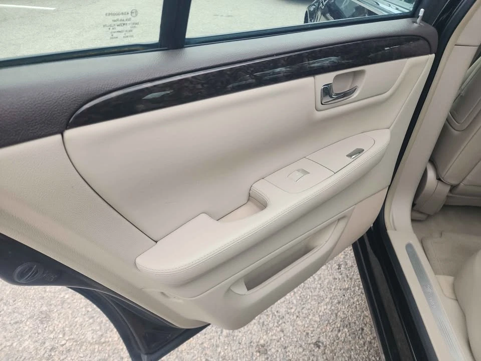 2010 Cadillac DTS - Image 15 of 18