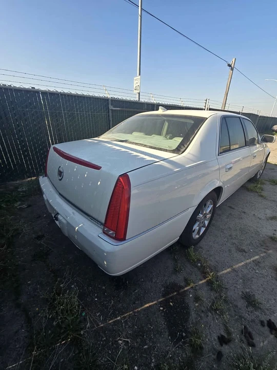 2010 Cadillac DTS - Image 3 of 6