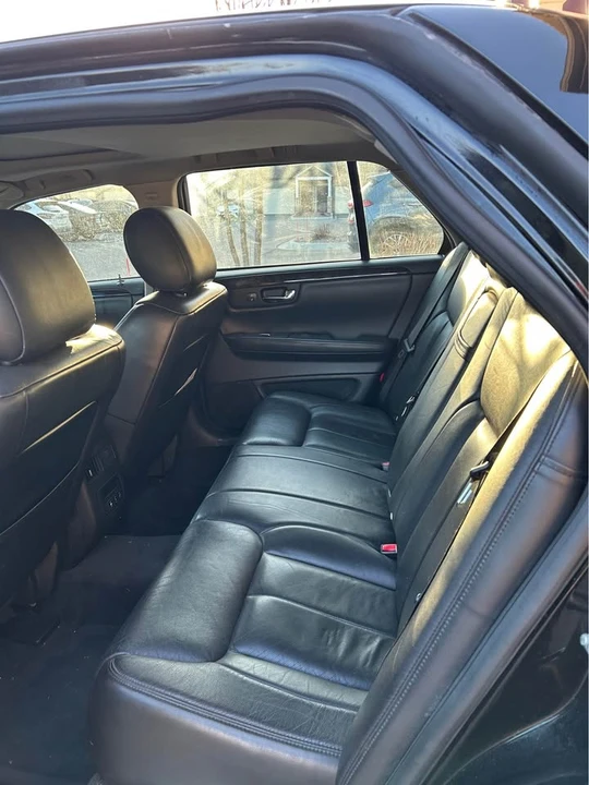2010 Cadillac DTS - Image 3 of 6