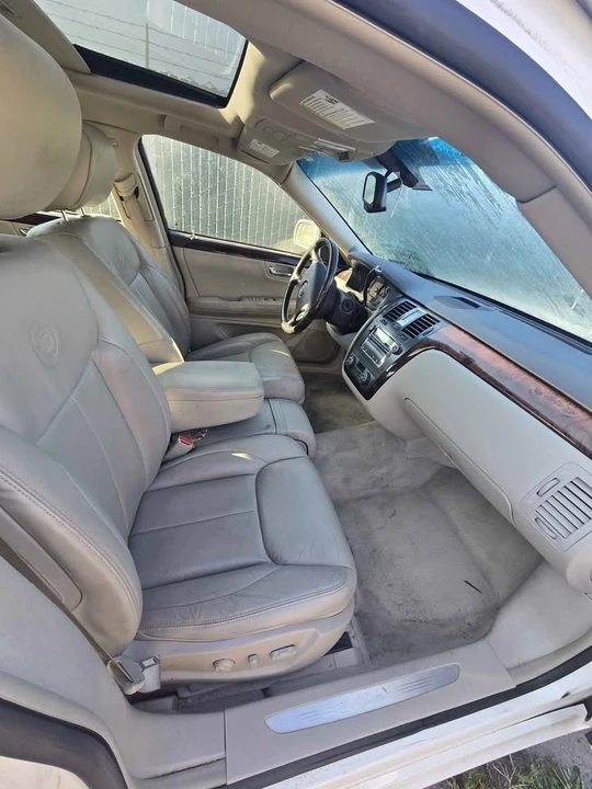 2010 Cadillac DTS - Image 5 of 6
