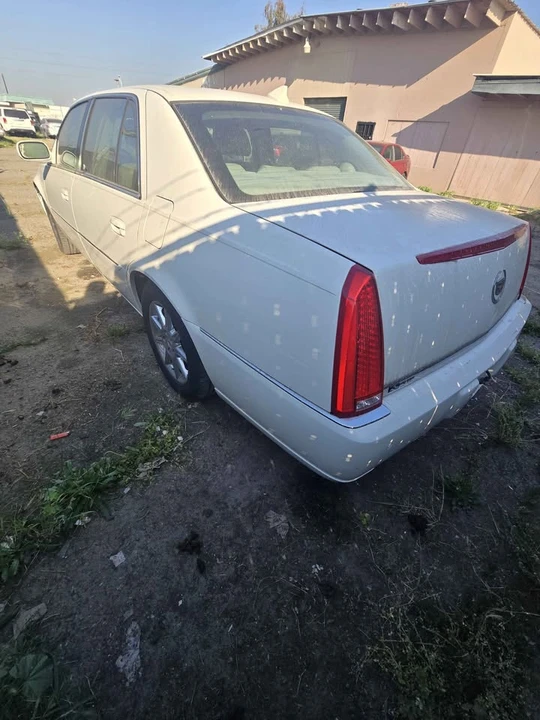 2010 Cadillac DTS - Image 4 of 6