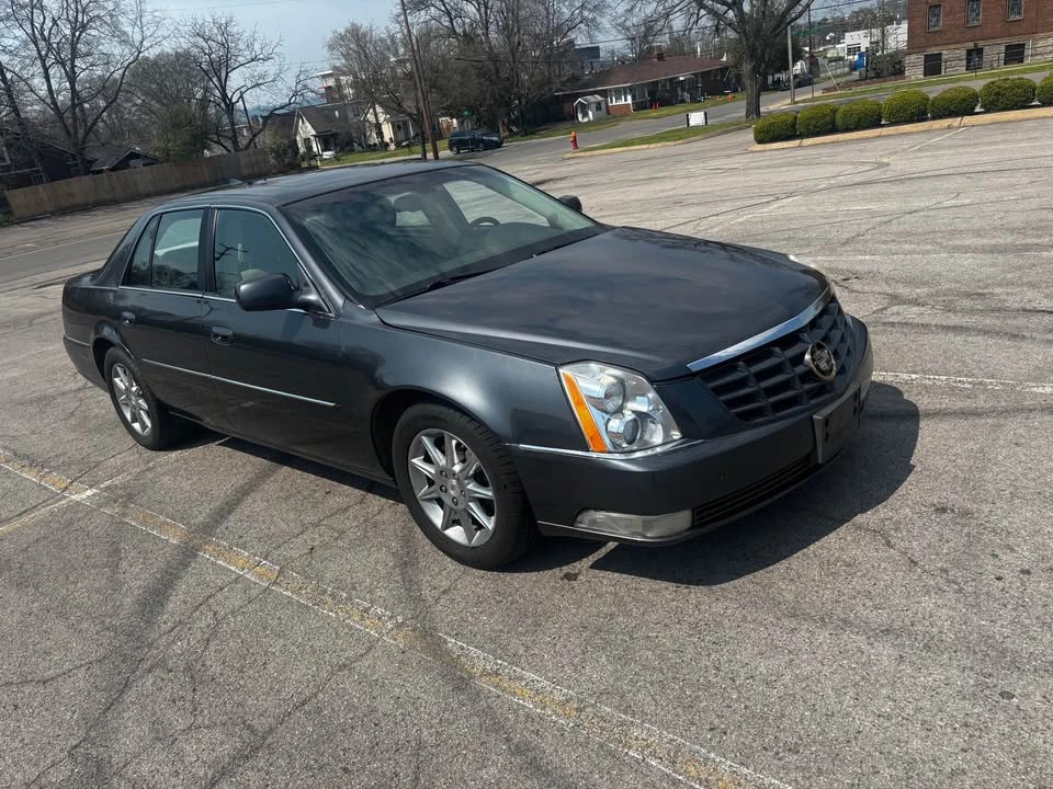 2010 Cadillac DTS - Image 2 of 10