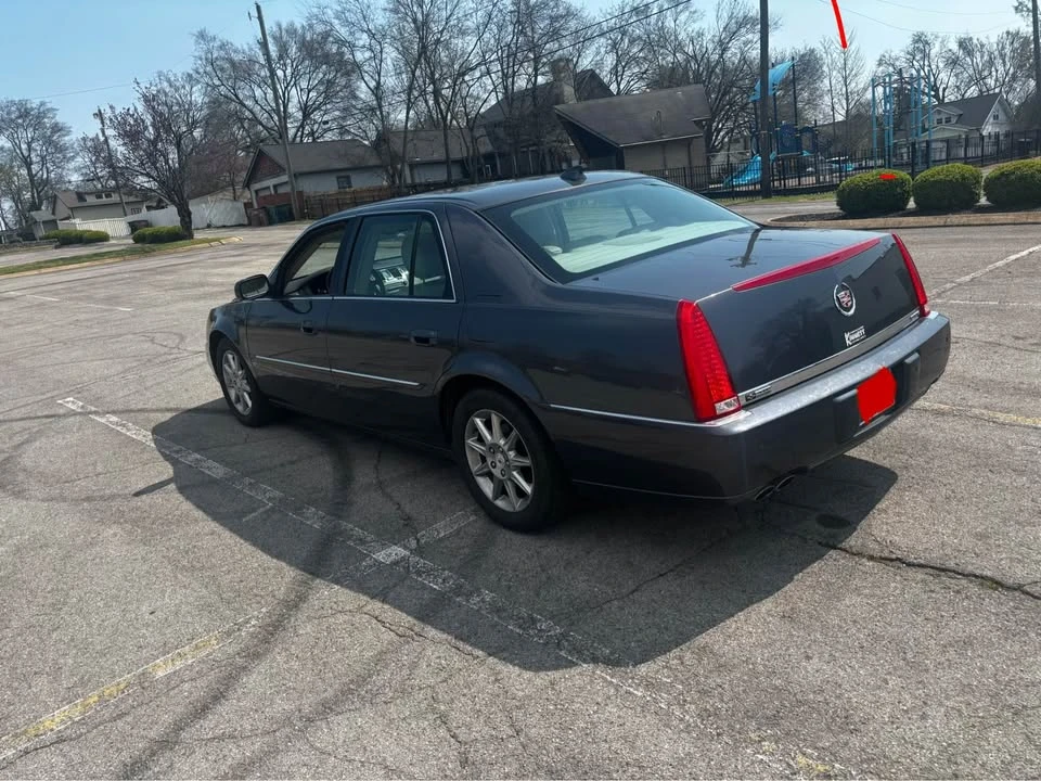 2010 Cadillac DTS - Image 5 of 10