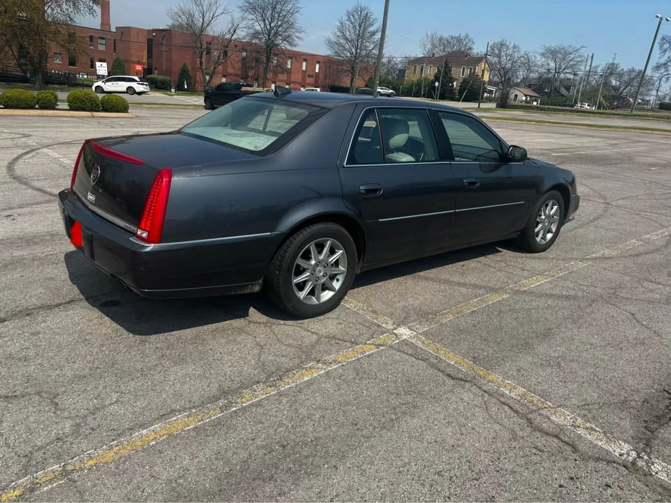 2010 Cadillac DTS - Image 3 of 10