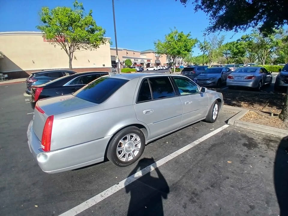 2010 Cadillac DTS - Image 3 of 5