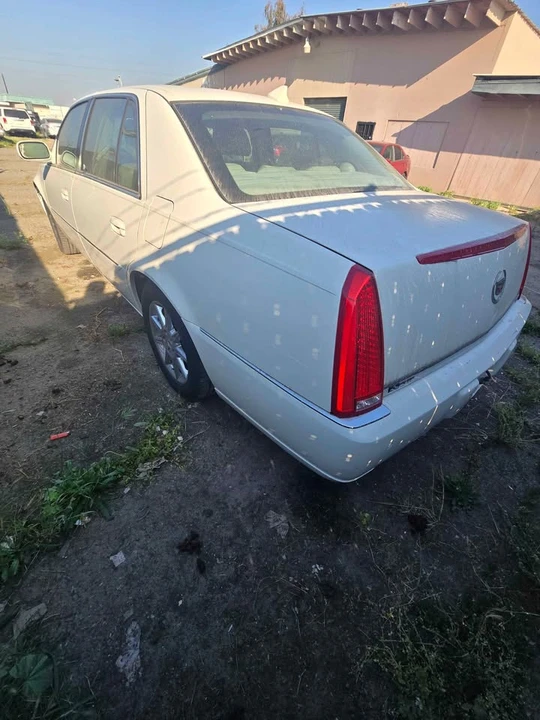 2010 Cadillac DTS - Image 2 of 6