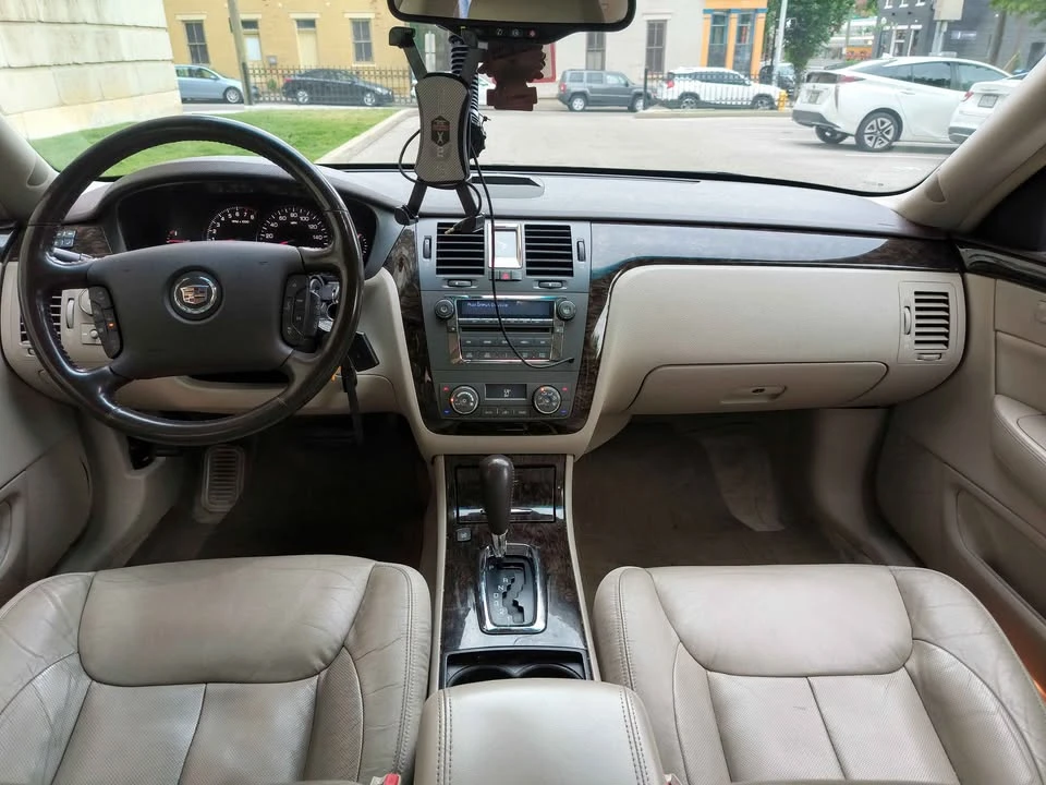 2010 Cadillac DTS - Image 14 of 14