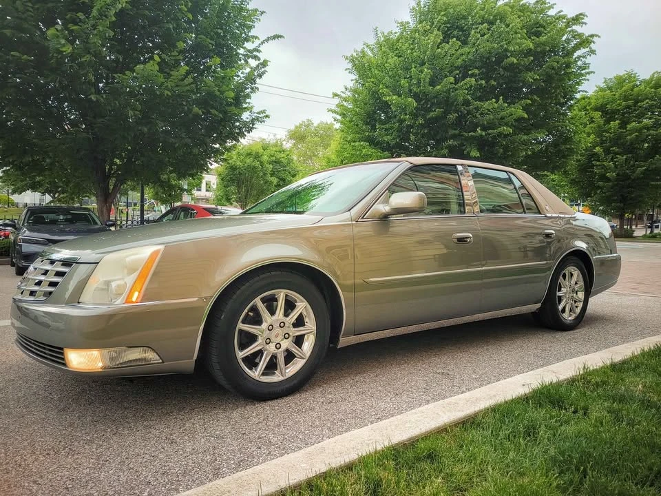 2010 Cadillac DTS - Image 4 of 14