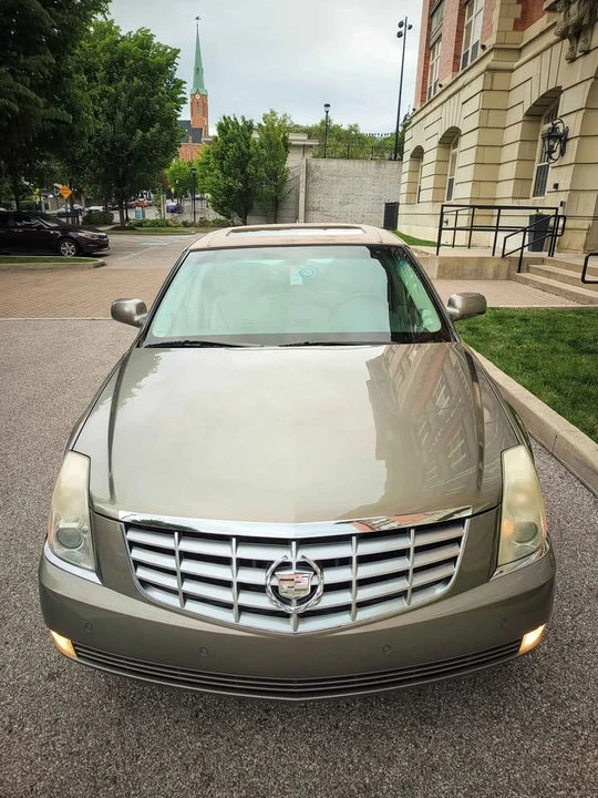 2010 Cadillac DTS - Image 6 of 14