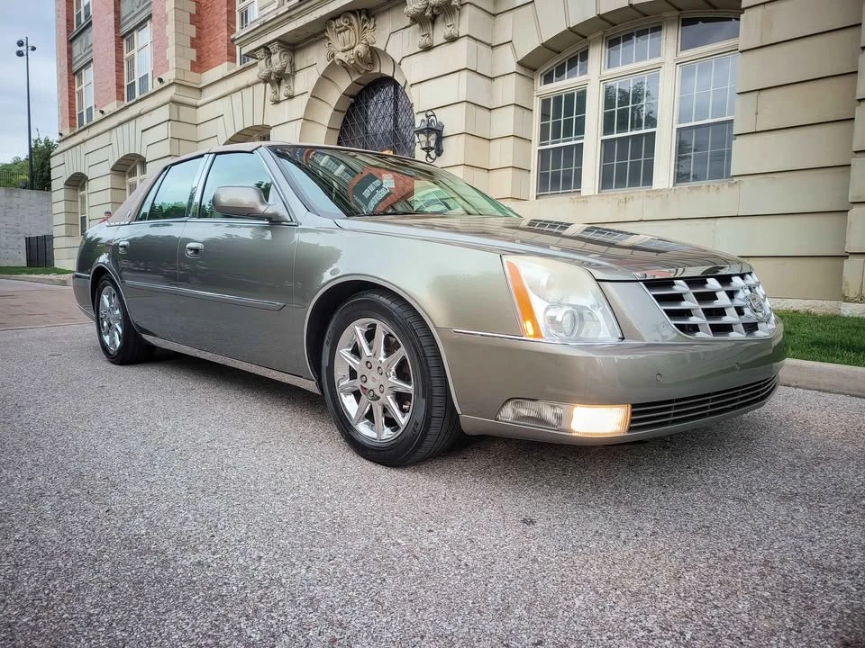 2010 Cadillac DTS - Image 2 of 14