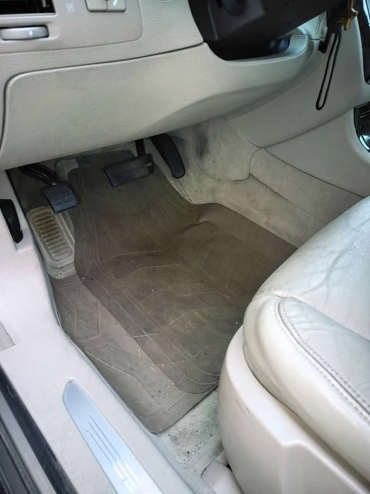 2010 Cadillac DTS - Image 13 of 14