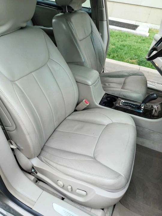 2010 Cadillac DTS - Image 11 of 14