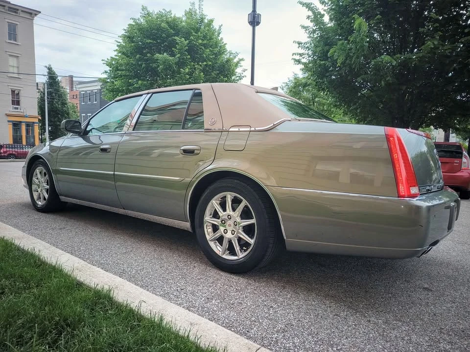 2010 Cadillac DTS - Image 3 of 14