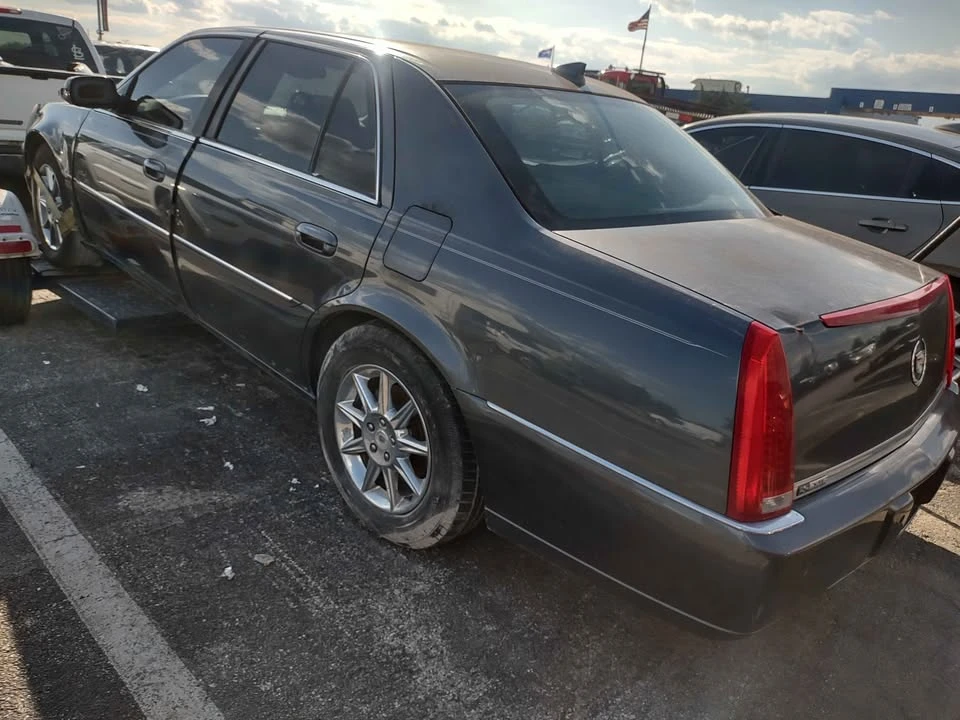 2010 Cadillac DTS - Image 2 of 7