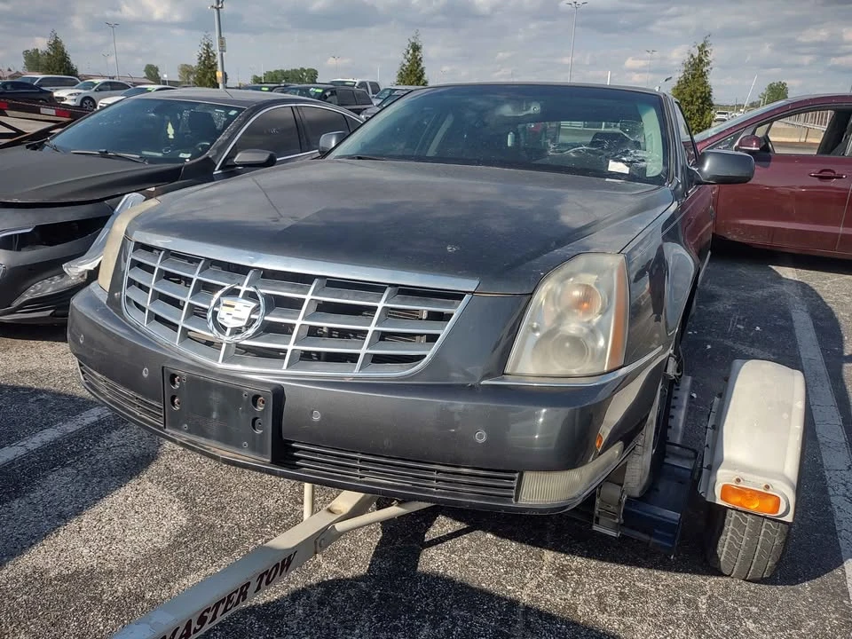 2010 Cadillac DTS - Image 3 of 7