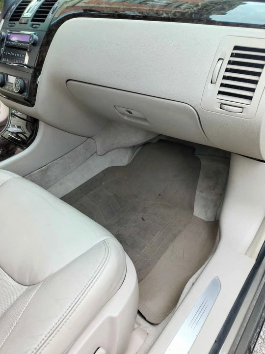 2010 Cadillac DTS - Image 12 of 14