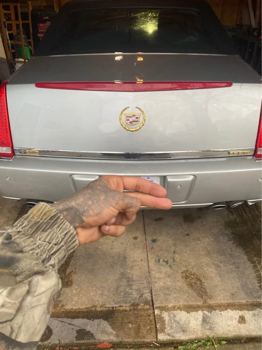 2010 Cadillac DTS - Image 2 of 3