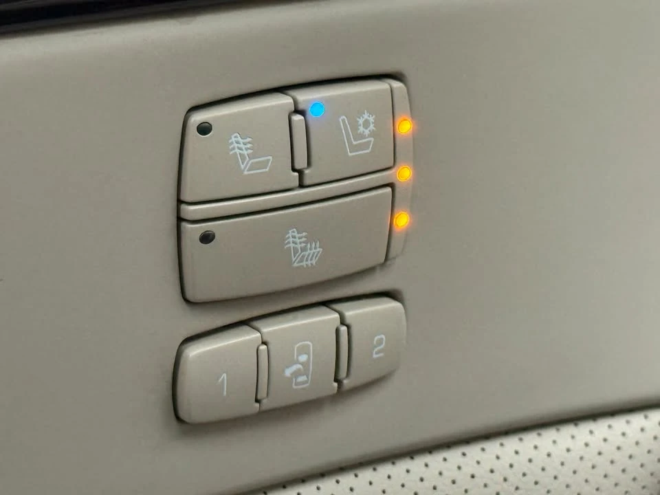 2010 Cadillac DTS - Image 12 of 20