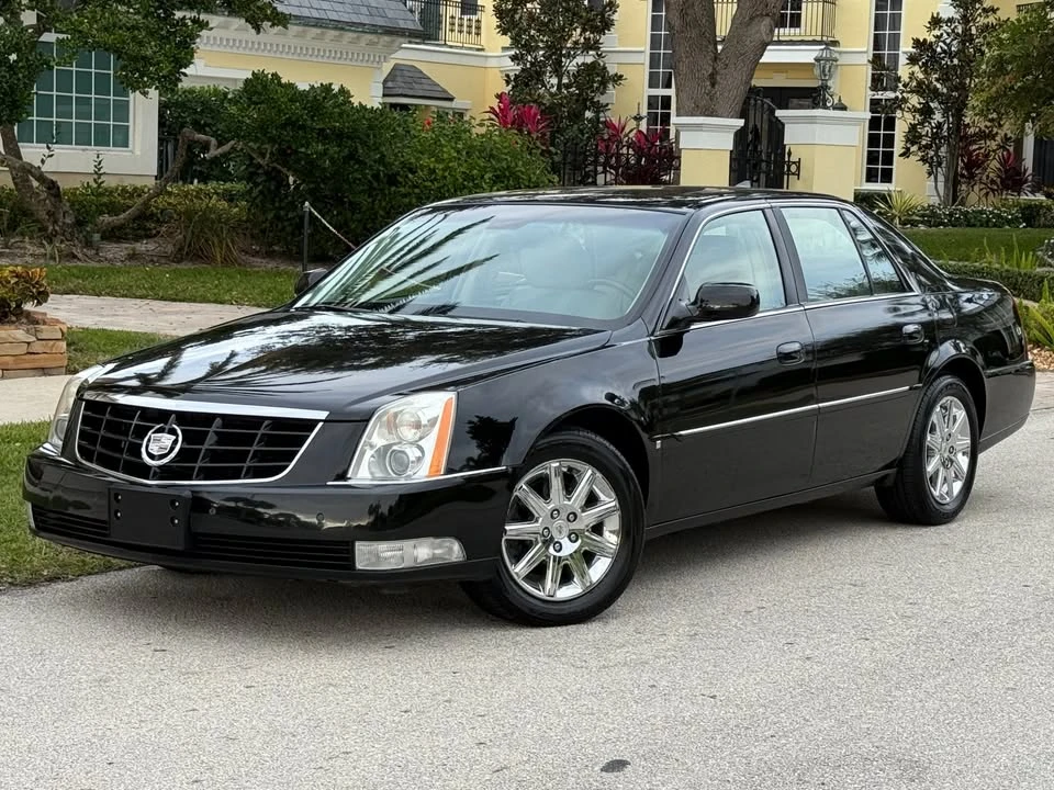 2010 Cadillac DTS - Image 8 of 20